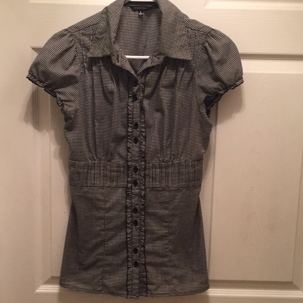 Pretty blouse with ruffle sleeves!